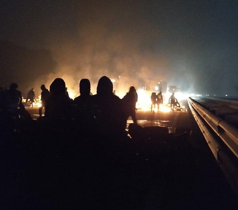 Tres detenidos y 12 mossos heridos por los incidentes en la huelga independentista