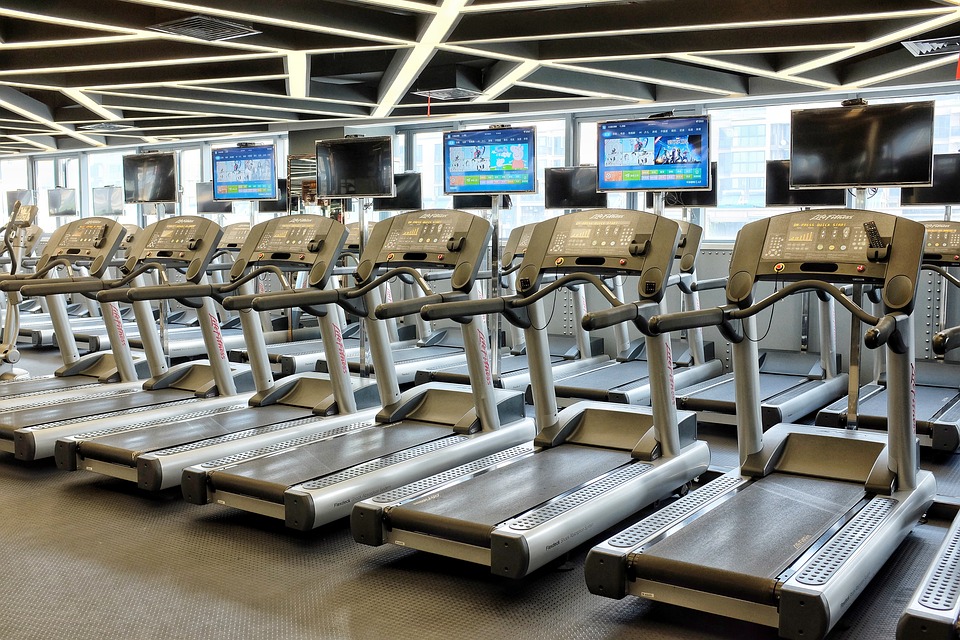 Interior de un gimnasio