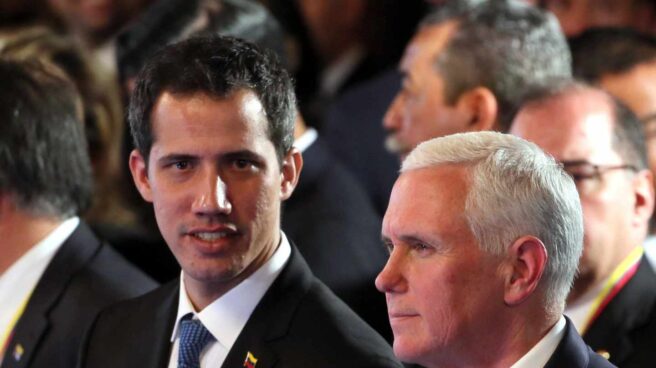 El presidente encargado de Venezuela, Juan Guaidó, junto al vicepresidente de EEUU; Mike Pence, en la reunión del Grupo de LIma.
