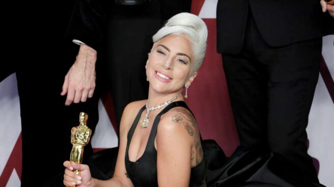 Lady Gaga con su Oscar