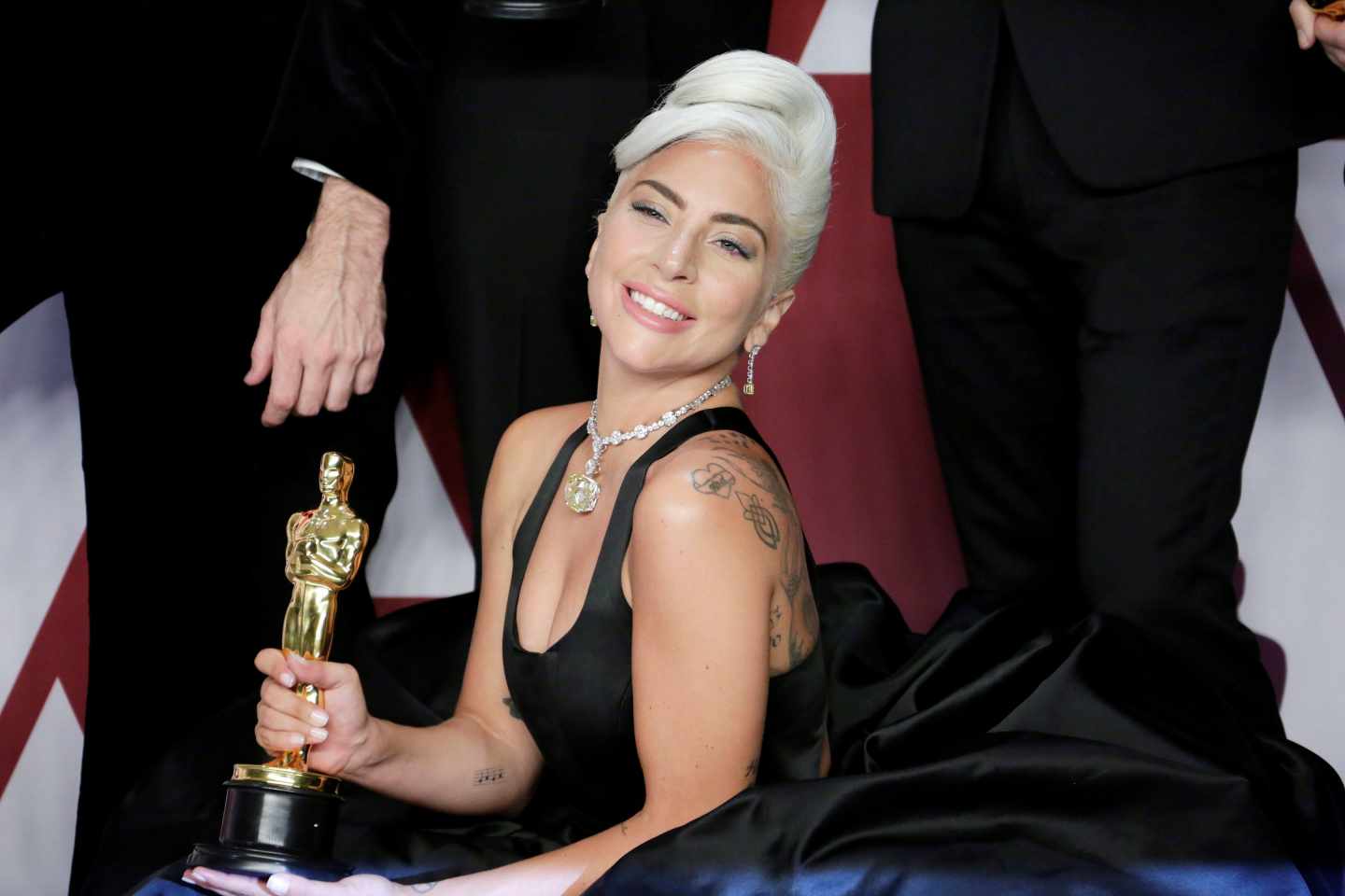 Lady Gaga con su Oscar