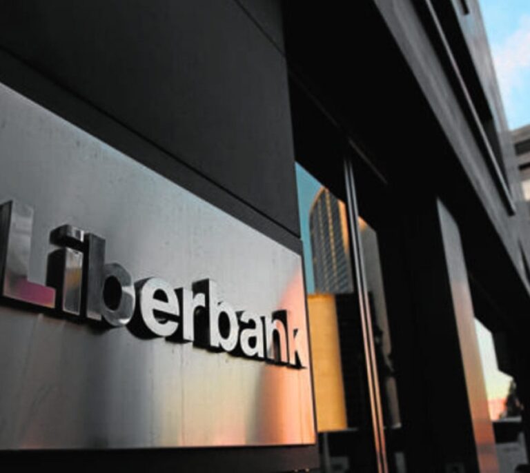Abanca presiona a Liberbank y le da siete días para abrir su cuentas de cara a la OPA