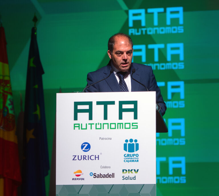 Los Decretos del Gobierno son "un nuevo hachazo para los autónomos" que crean empleo