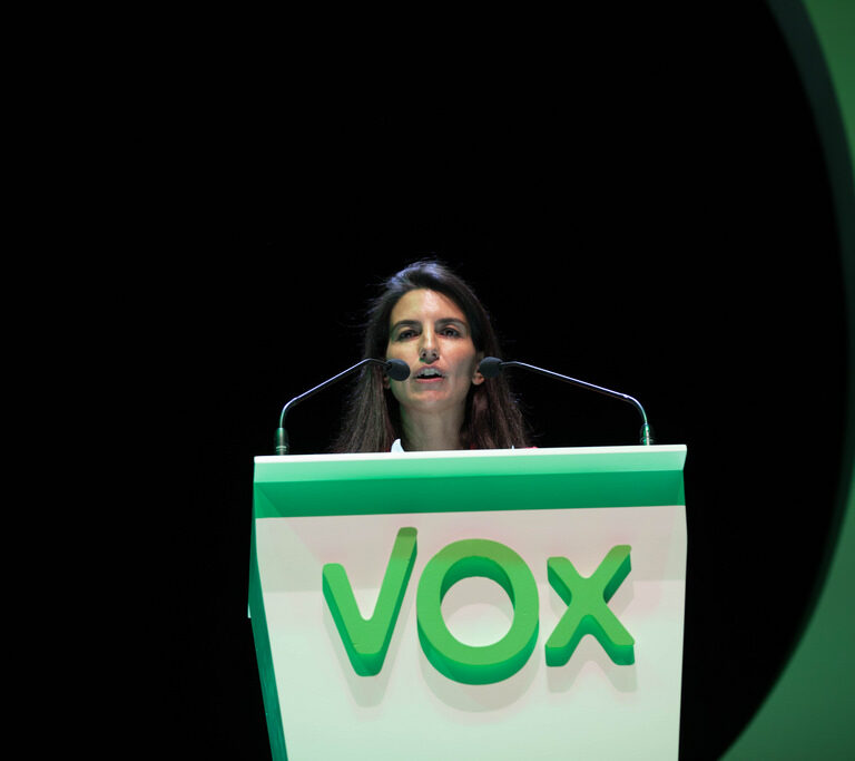 Monasterio no se cree los sondeos y augura que Vox tendrá "muchos diputados"