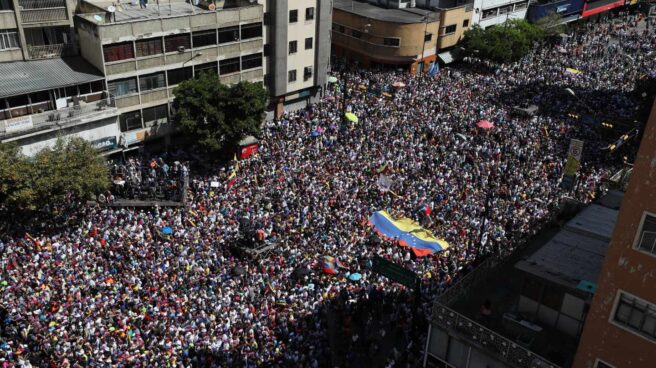 Decenas de miles de venezolanos aclaman a Juan Guaidó en la Gran Marcha en Caracas.