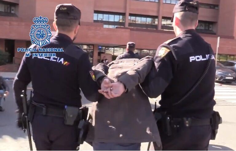 Prisión sin fianza para el acusado de descuartizar y comerse a su madre