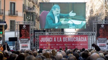 Colau permite pantallas para seguir el procés pero no a la selección española de fútbol