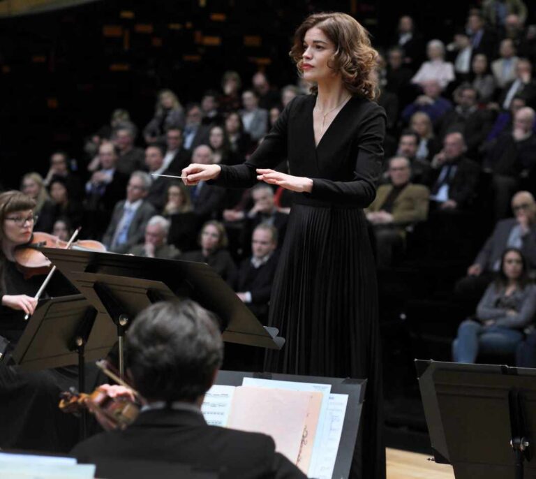 Las mujeres toman las series de marzo