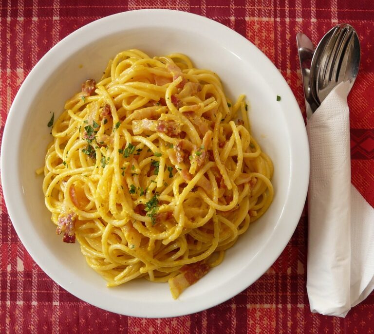 Un joven muere tras ingerir pasta cocinada 5 días antes: así es el "síndrome del arroz frito"