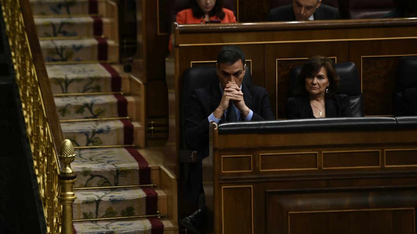 Pedro Sánchez y Carmen Calvo, en el Congreso.