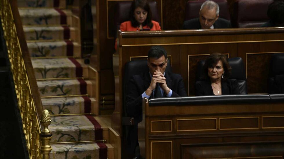 Pedro Sánchez y Carmen Calvo, en el Congreso.