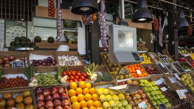 Stand de fruta en un supermercado Stand de fruta en un supermercado.