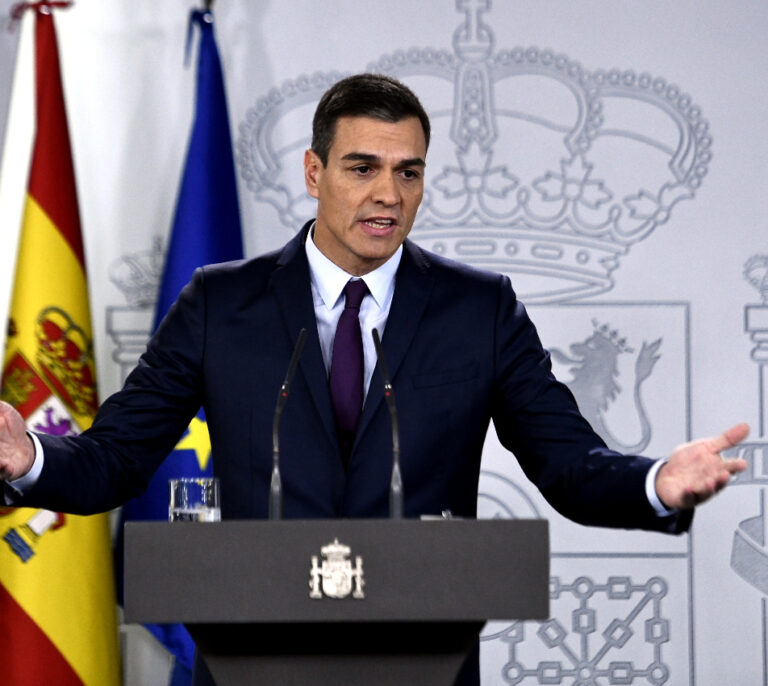 Sánchez llama a las urnas el 28-A: "Hay que elegir entre la España de Colón o la de todos"