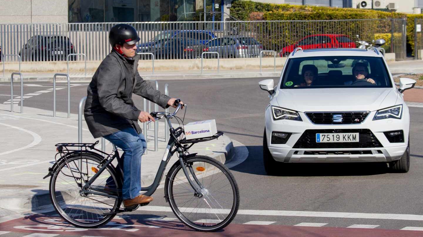 Una demostración del coche conectado de Telefónica y Seat.