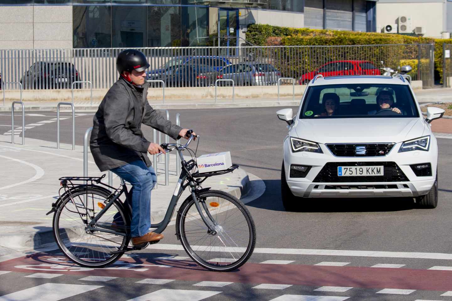 Una demostración del coche conectado de Telefónica y Seat.