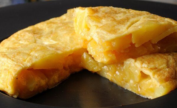 La mejor tortilla de patatas de España: poco hecha y con cebolla