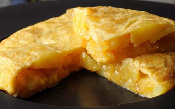 La tortilla de patatas engorda por la noche