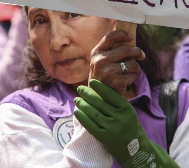 El Gobierno prepara medidas contra la precariedad de las empleadas del hogar