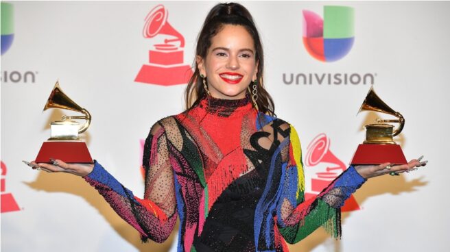 Uno de los looks que lució Rosalía en los Grammy Latinos.