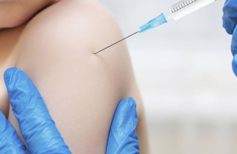 Activan el protocolo de vacunación tras la muerte de una niña por un posible caso de meningitis