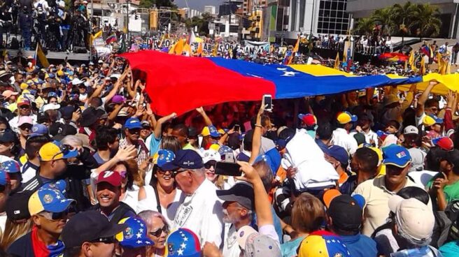 Guaidó, ante cientos de miles de venezolanos: "El cambio está cerca"