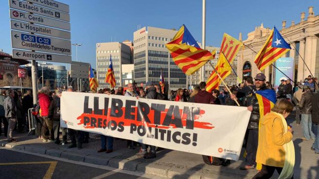 Manifestación en favor de la libertad de los políticos catalanes presos en las calles de Barcelona.