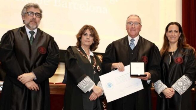 La ministra de Justicia se fotografía con el abogado de Sànchez, Rull y Turull
