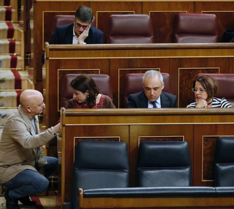 El PSOE acusa a Casado de "blanquear a los maltratadores" para acercarse a Vox