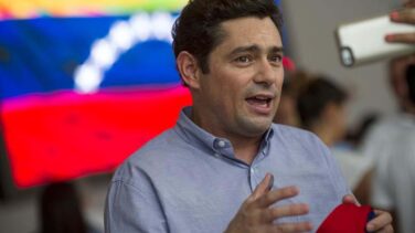 Carlos Vecchio: "Hay miles de Juan Guaidó en las calles de Venezuela"