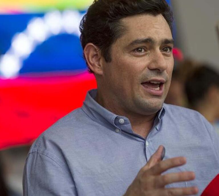 Carlos Vecchio: "Hay miles de Juan Guaidó en las calles de Venezuela"