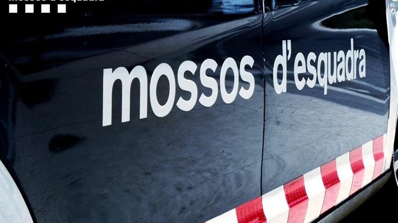 Un hombre muere atropellado en una carretera en Girona