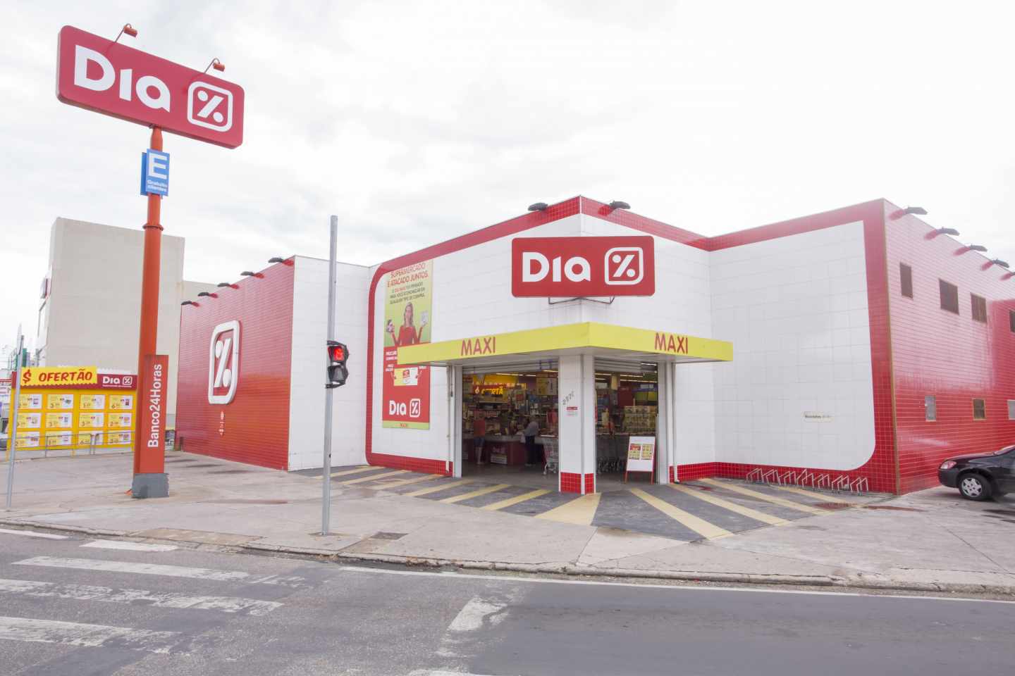 Tienda del grupo de supermercados Dia en Brasil.