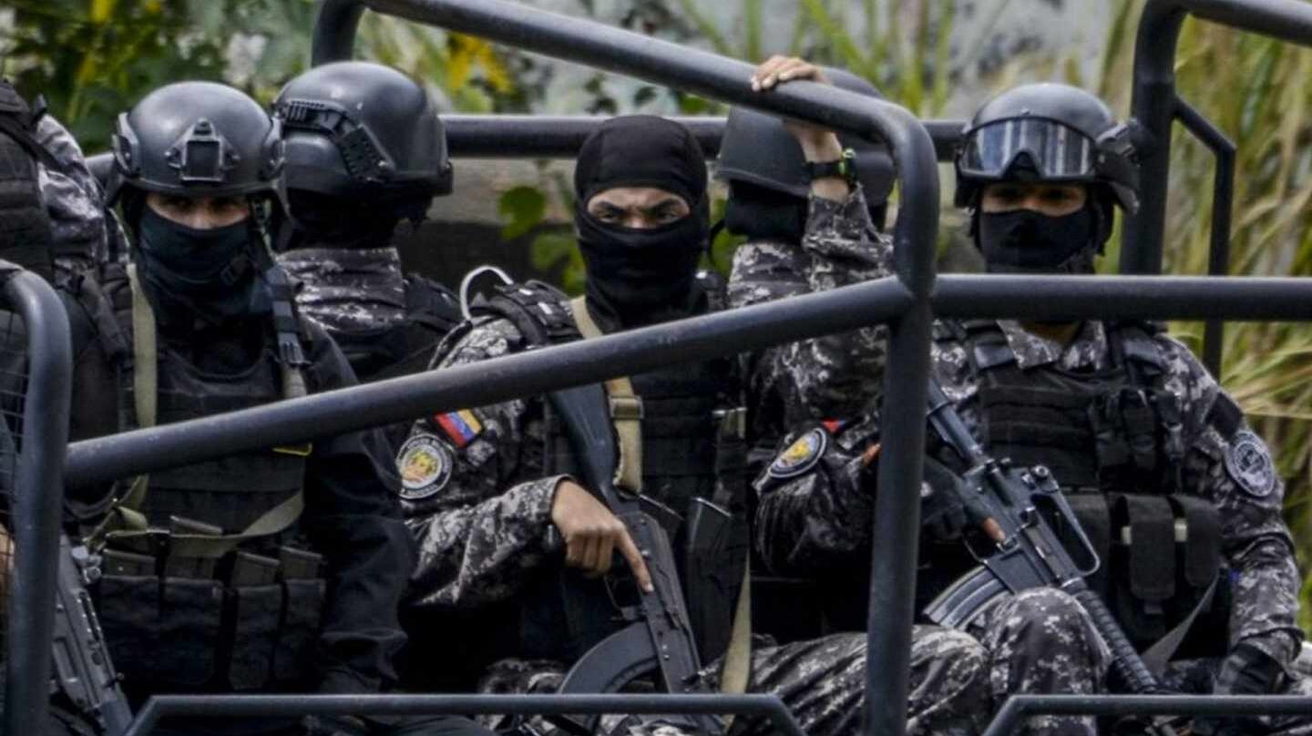 Efectivos de la Fuerza de Acción Especial (FAES) en Caracas.