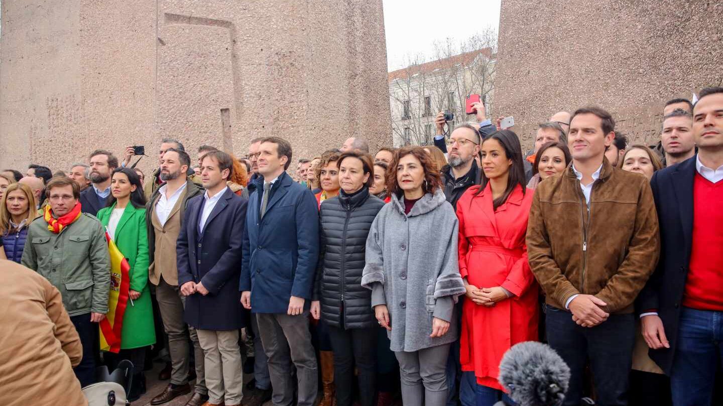 Foto de familia tras la manifestación de Colón.