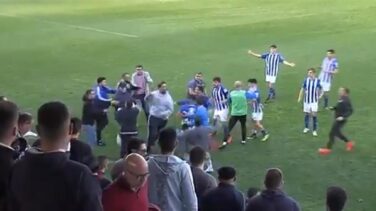 Ultras del Xerez CD saltan al campo y agreden a los jugadores del Ecija
