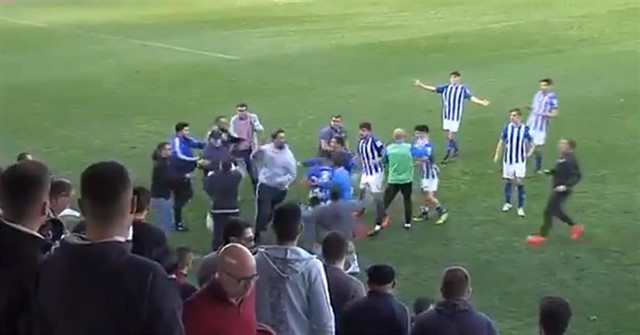 Imágenes de la agresión de aficionados del Xerez CD a jugadores del Écija.