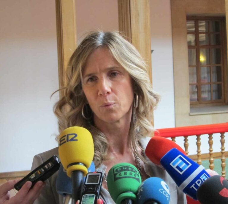 CaixaBank nombrará consejera independiente a la exministra Garmendia