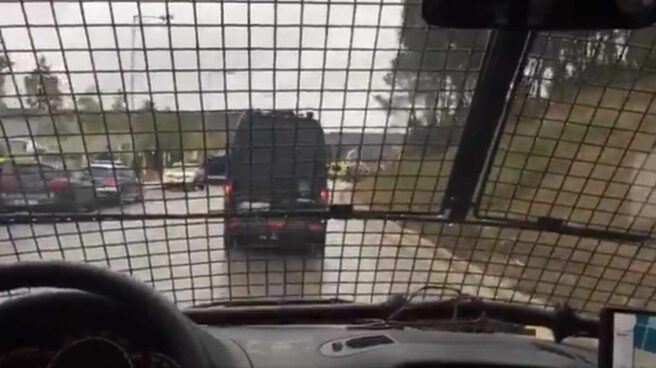 La Guardia Civil suspende al agente que grabó el vídeo del traslado de presos