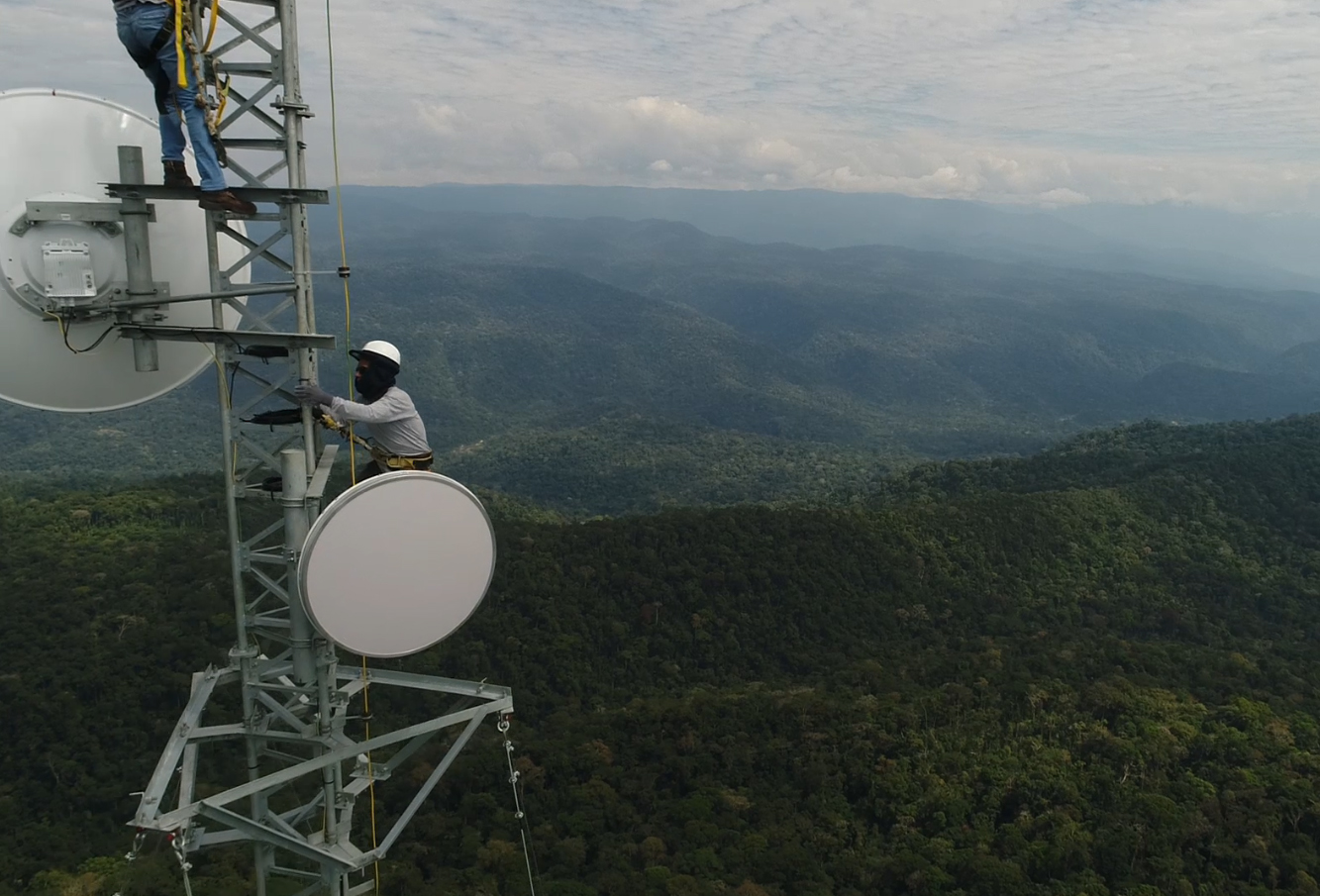 Montaje de una torre de telecomunicaciones