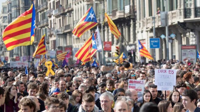 Los contrarios a la independencia de Cataluña superan a los partidarios, según el CEO
