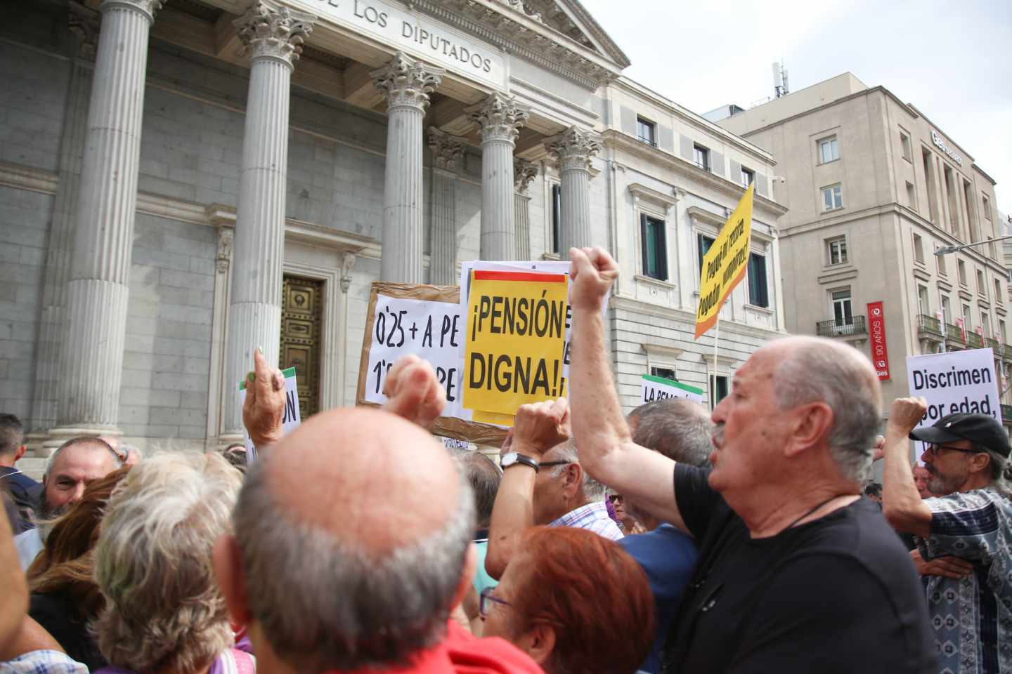 Manifestación por las pensiones dignas ante el Congreso de los Diputados.