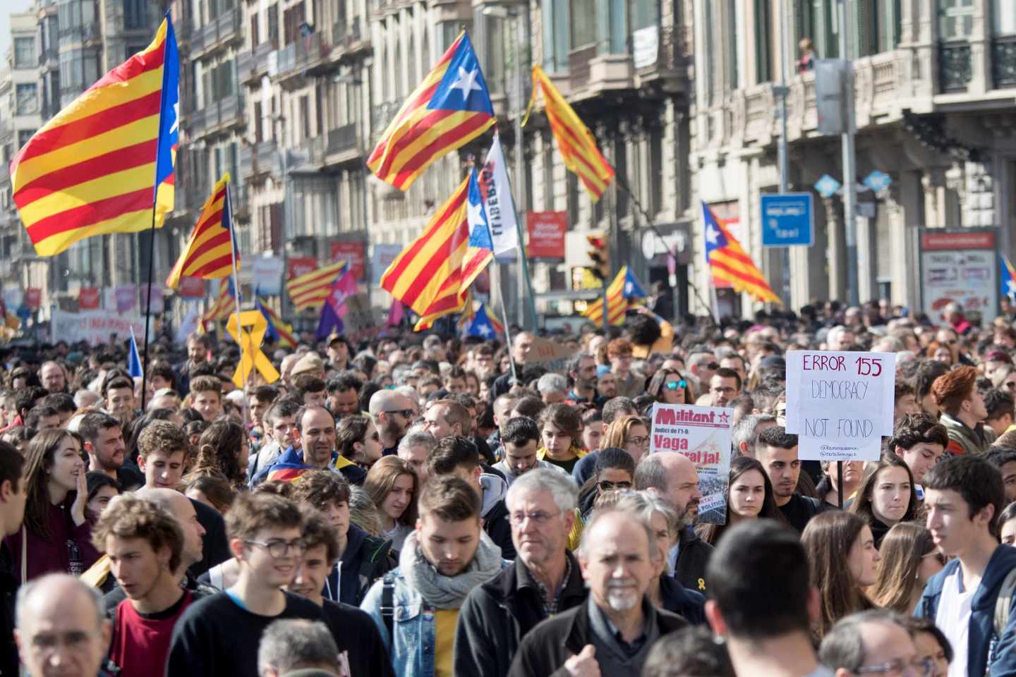 Los contrarios a la independencia de Cataluña superan a los partidarios, según el CEO
