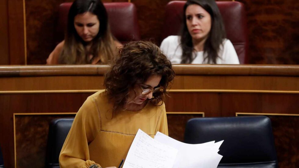 La ministra de Hacienda, María Jesús Montero, durante la votación a los Presupuestos Generales del Estado.