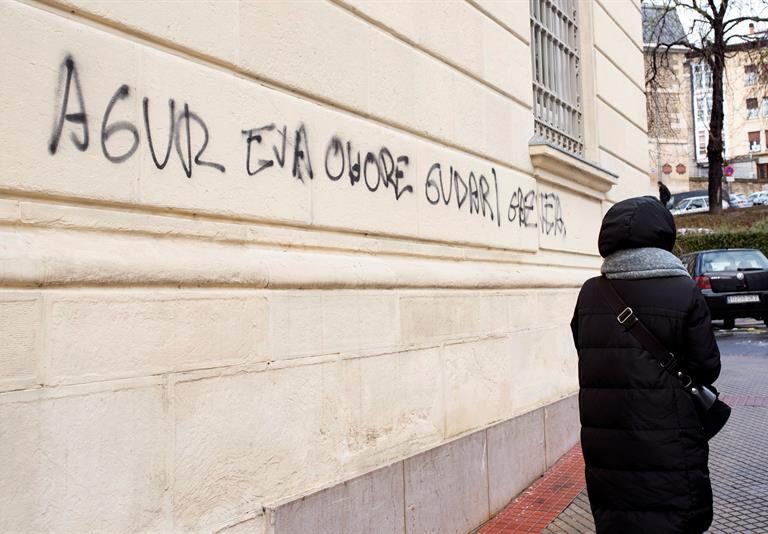 Aparecen pintadas en "honor" a un expreso de ETA en el Memorial de Víctimas