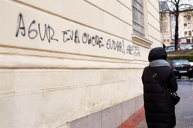 Varias pintadas en la sede del Centro Memorial de las Víctimas del Terrorismo en Vitoria