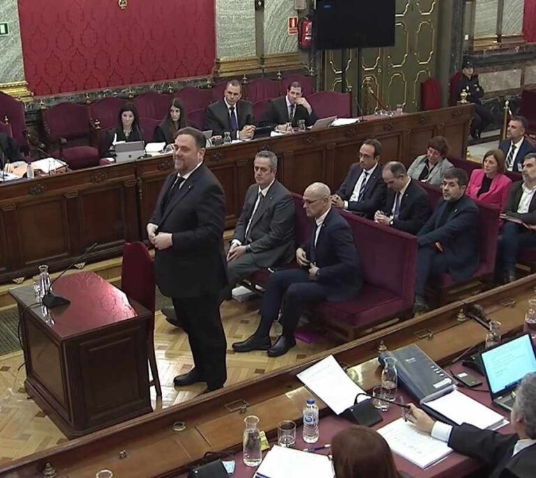 El Supremo permite a los presos del 'procés' tomar posesión pero rechaza suspender el juicio