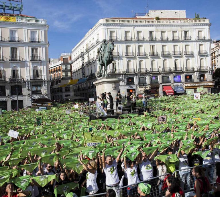 Guerrilla de la izquierda contra PACMA para evitar que les 'robe' medio millón de votos