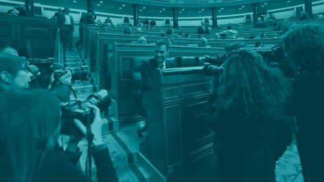 Pedro Sánchez, ante los reporteros gráficos en el Congreso.