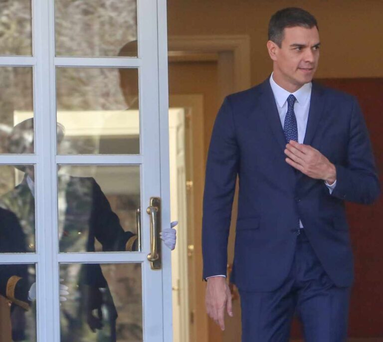Sánchez presentará el miércoles en persona a empresarios su 'revolución energética'