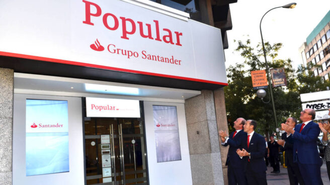 Sucursal de Banco Popular bajo la enseña del Grupo Santander.